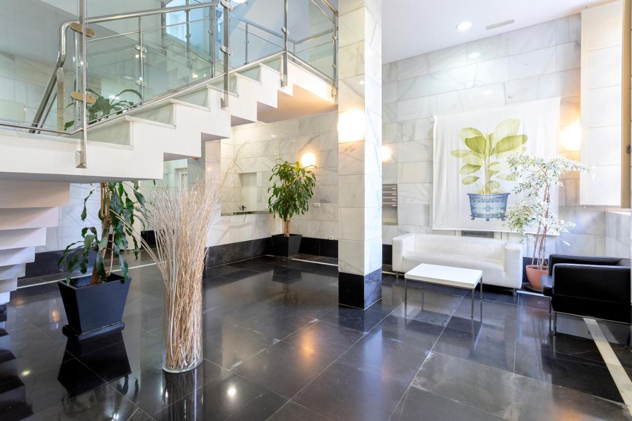 Acogedor Apartamento Junto A La Catedral By Rent Me Malaga Luaran gambar