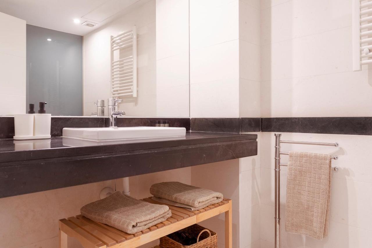 Acogedor Apartamento Junto A La Catedral By Rent Me Malaga Luaran gambar